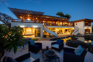 Photo of a large contemporary detached house in Hawaii.