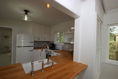 Beach style kitchen photo in Philadelphia