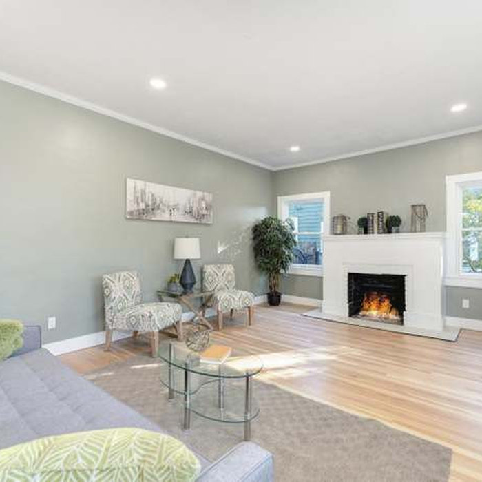 Living room - traditional living room idea in Sacramento
