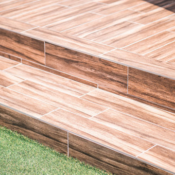 ウッド調タイルがカッコイイ！ワンちゃんと楽しめる庭