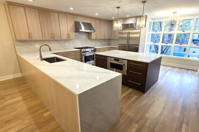 Inspiration for a modern kitchen remodel in Chicago
