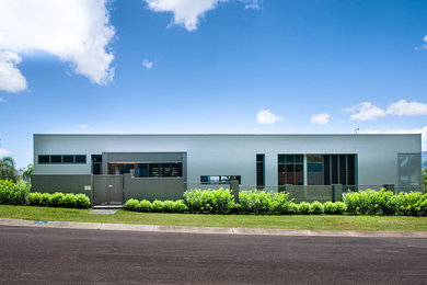 Photo of a midcentury exterior in Cairns.