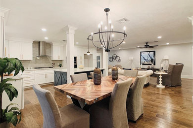 Cottage dining room photo in Houston