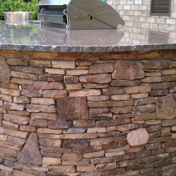 Outdoor kitchen & grill