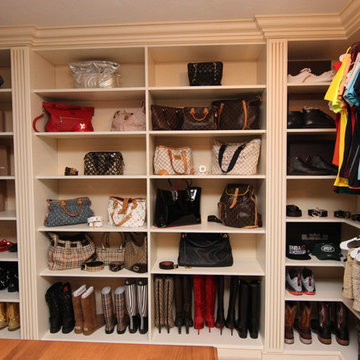 Latrobe Antique White Walk-In