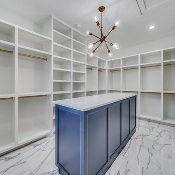 Modern: 4,950 ft², 4 BR/4 BA/2 ST