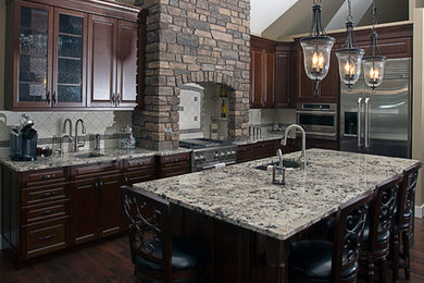 Example of a classic kitchen design in Edmonton