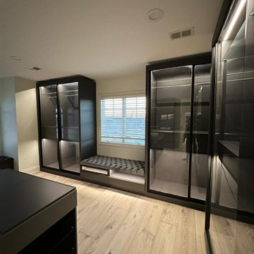 Walk-in Elegance: Maximizing Space with Black Closet Solutions