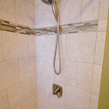 Busse Hall bath with tub bench