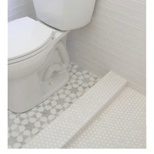Melrose- Aux Bathrooms