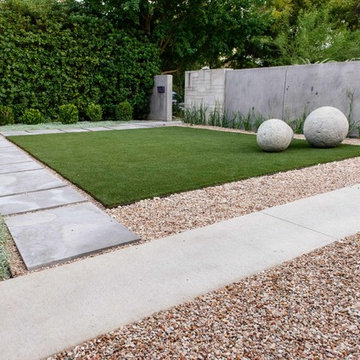Modern Formal Front Lawn Area