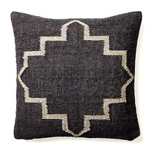 Decorative objects/pillows