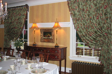 Example of a classic dining room design in St Louis