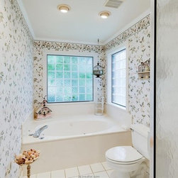 2715 Adrienne Cr - Products