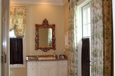 Example of a classic bathroom design in Houston