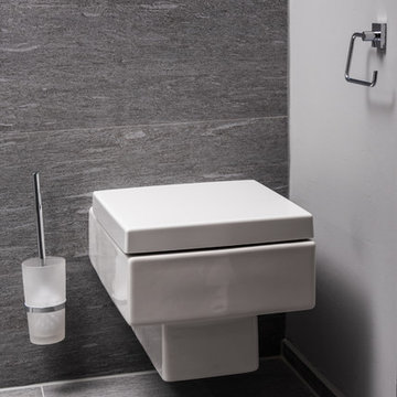 Enges Badezimmer
