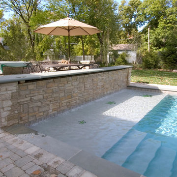 Highland Park, IL Swimming Pool and Raised Water Wall