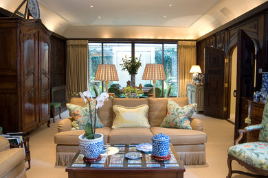 Photo of a traditional living room in Oxfordshire.
