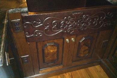 Example of a classic kitchen design in Charlotte
