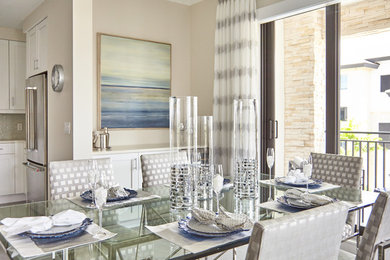 Dining room photo in Miami