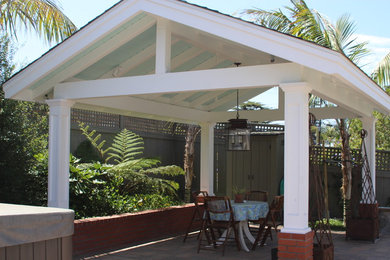Photo of a craftsman landscaping in San Diego.