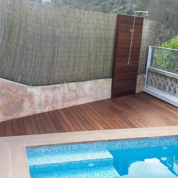 Ducha y tarima de jardín