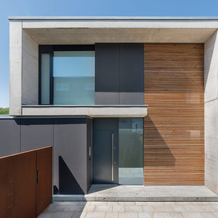 Zweistöckiges, Braunes Modernes Haus mit Betonfassade und Flachdach in Nürnberg