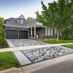 Promenade Pavers with Beacon Hill Apron Accents - Landscaping Stones And Pavers