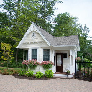 ブリッジポートの中サイズの長方形ヴィクトリアン調のおしゃれなプール (天然石敷き) の写真