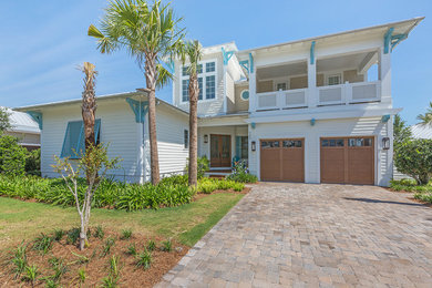Example of a beach style exterior home design in Jacksonville
