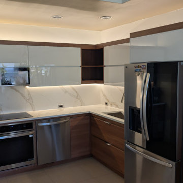 Modern Contrast: Two-Tone Kitchen Makeover with Quartz Countertops