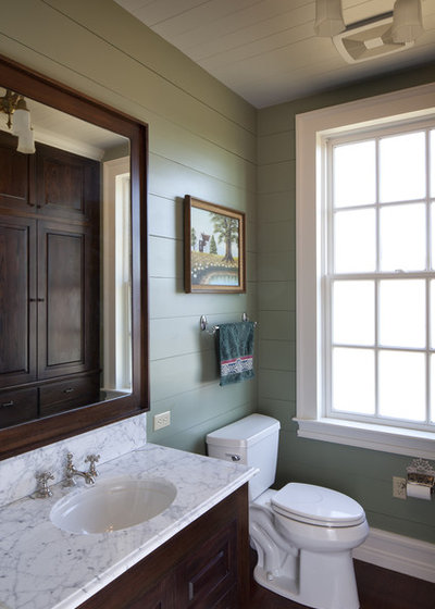 Rustic Bathroom by VOH Architects