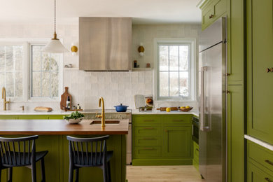 Example of a classic kitchen design in Boston
