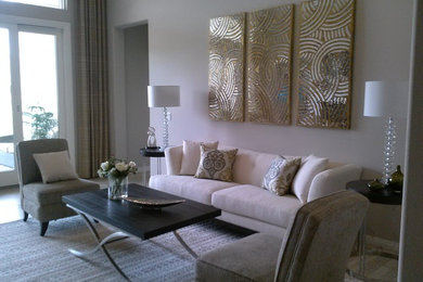 Minimalist living room photo in San Diego