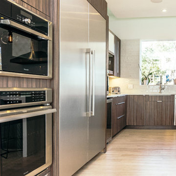 Modern Kitchen in Piper door style with Kona finish