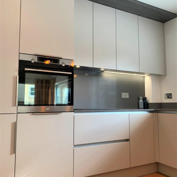 linear lines modern city apartment peninsular layout kitchen
