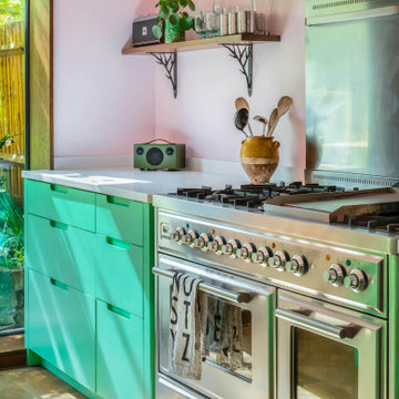Granada Green Kitchen - Flat Panel