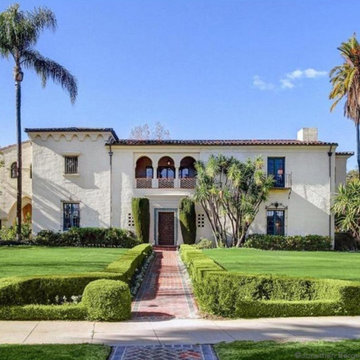 Pasadena Grand Dame