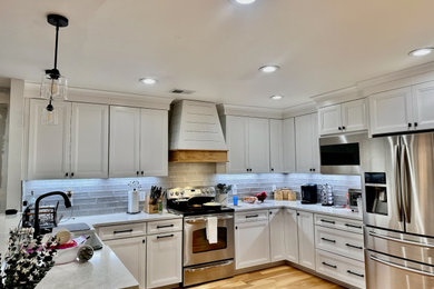 Kitchen photo in Charleston