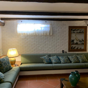 Rivestimento in mattoni bianchi a vista in una salahobby