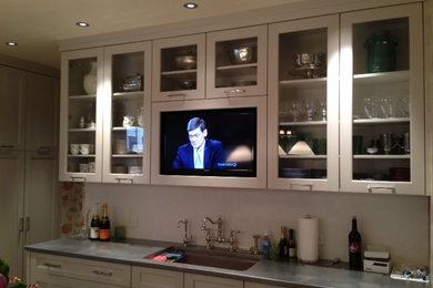 Inspiration for a modern kitchen remodel in New York