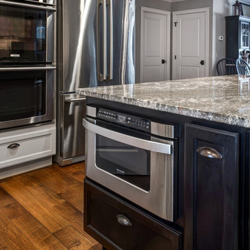 Cozy Two-Toned Kitchen