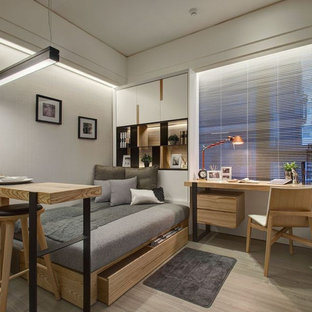 Esempio di una camera da letto etnica con pareti grigie