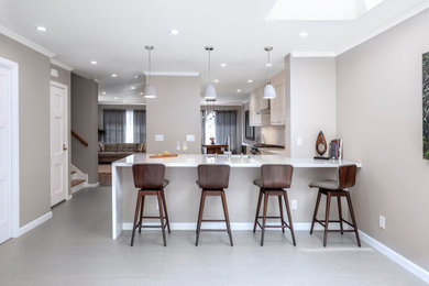 Mid-sized transitional l-shaped eat-in kitchen photo in San Francisco