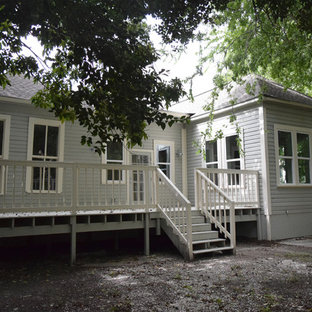 オースティンの小さいヴィクトリアン調のおしゃれなデッキの写真