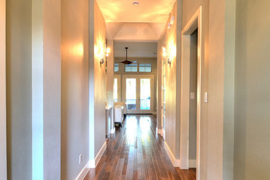 Photo of a modern hallway in Dallas.