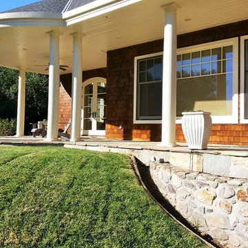 Stonewall and flagstone patio