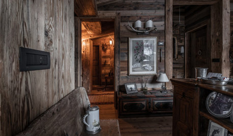 Un Appartamento Anni '50 Rinasce Tutto di Legno