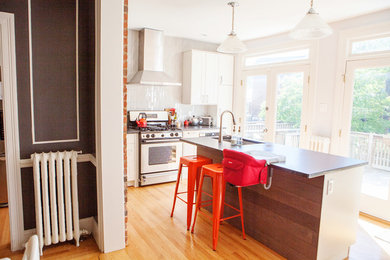 Minimalist kitchen photo in Raleigh
