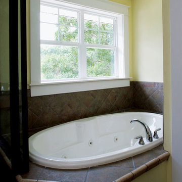 Relax in a stress-free environment with Encompass by Pella® single hung windows